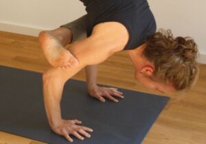 Yogahaltung Galavasana Ausschnitt